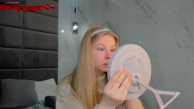 Sarra Cooper online show from 03.05.25