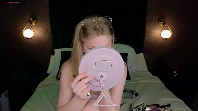 Sarra Cooper online show from 03.10.25