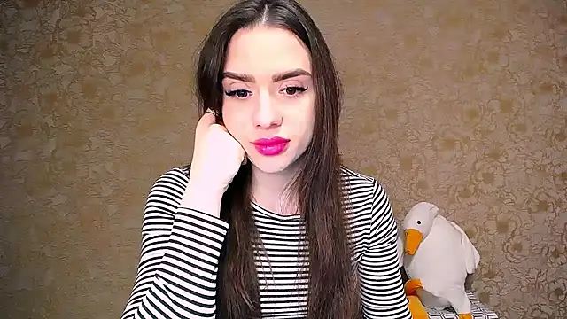 Snapshot of _your_fantasy_girl chatting on 02.13.25 your fantasy girl online show from 02.13.25