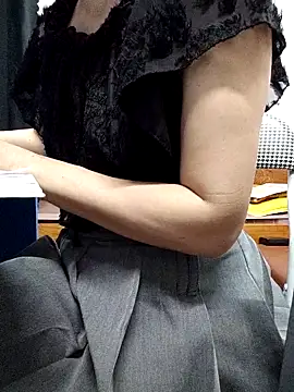 Haralushiaaa online show from 10.16.25