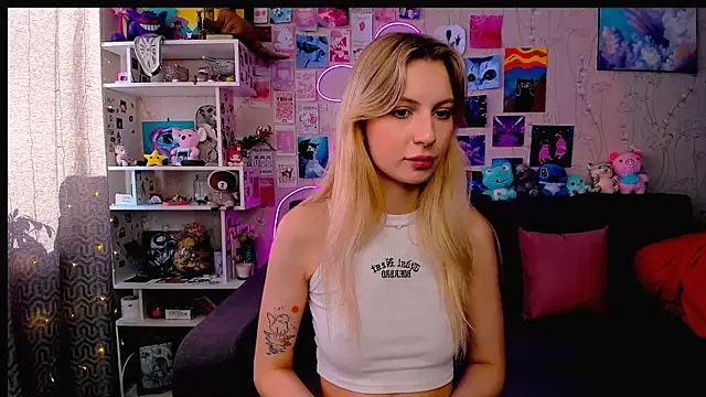 Snapshot of Maria_Hunt chatting on 02.05.25 Maria Hunt online show from 02.05.25