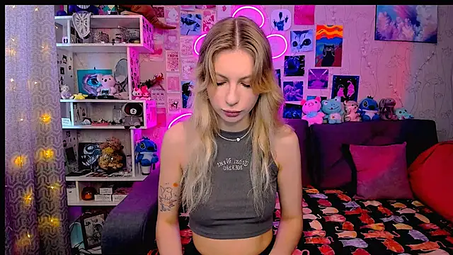 Snapshot of Maria_Hunt chatting on 02.13.25 Maria Hunt online show from 02.13.25