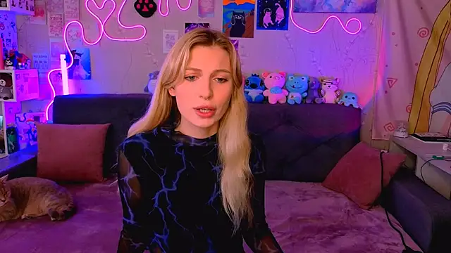 Snapshot of Maria_Hunt chatting on 09.18.25 Maria Hunt online show from 09.18.25