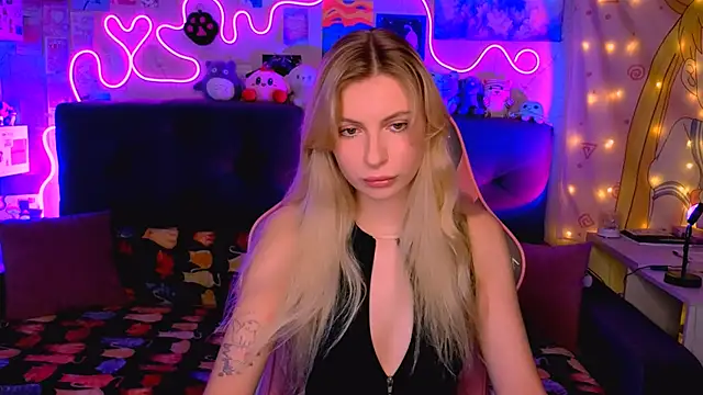 Snapshot of Maria_Hunt chatting on 10.03.25 Maria Hunt online show from 10.03.25