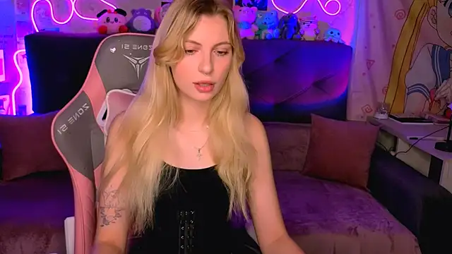 Snapshot of Maria_Hunt chatting on 10.22.25 Maria Hunt online show from 10.22.25