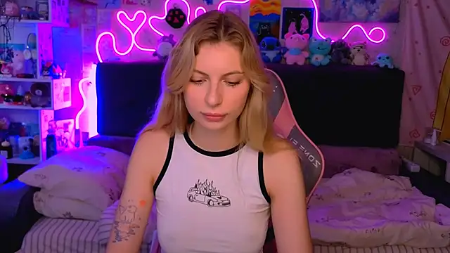 Snapshot of Maria_Hunt chatting on 11.07.25 Maria Hunt online show from 11.07.25