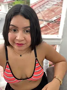 Pretty Isadora online show from 01.10.25