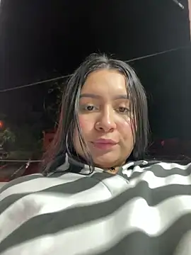 Pretty Isadora online show from 03.16.25