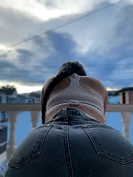 Pretty Isadora online show from 09.21.25