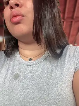 Pretty Isadora online show from 10.05.25