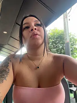 Pretty Isadora online show from 11.30.25