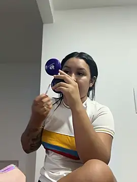 Pretty Isadora online show from 03.26.26