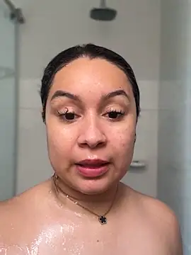 Pretty Isadora online show from 04.13.26