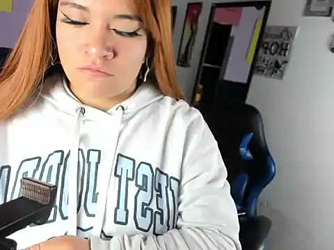 Snapshot of Amy_hoy69 chatting on 09.11.25 Amy hoy69 online show from 09.11.25