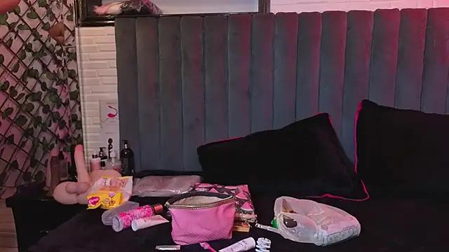 Snapshot of Amy_hoy69 chatting on 09.25.25 Amy hoy69 online show from 09.25.25