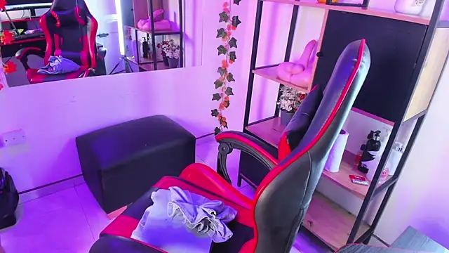 Snapshot of Amy_hoy69 chatting on 10.29.25 Amy hoy69 online show from 10.29.25