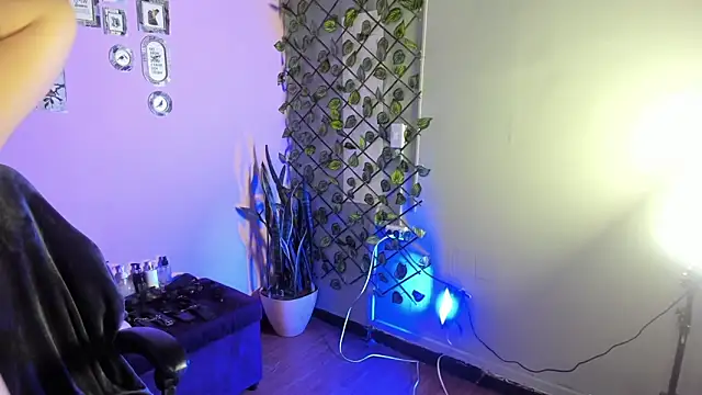 Snapshot of Amy_hoy69 chatting on 11.12.25 Amy hoy69 online show from 11.12.25