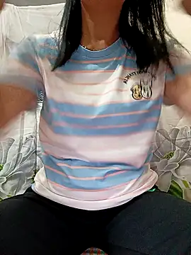 Snapshot of Asian_girl13 chatting on 04.06.26 Asian girl13 online show from 04.06.26