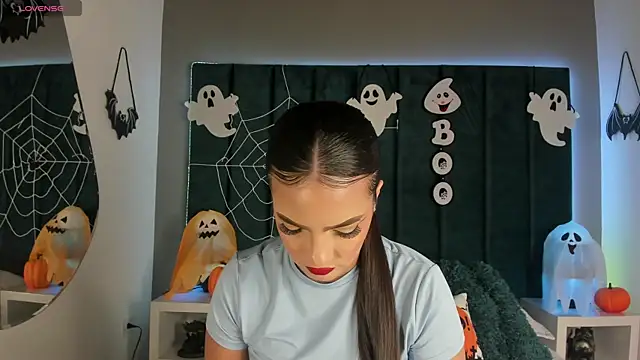 IsabellaGrey19 online show from 10.15.25