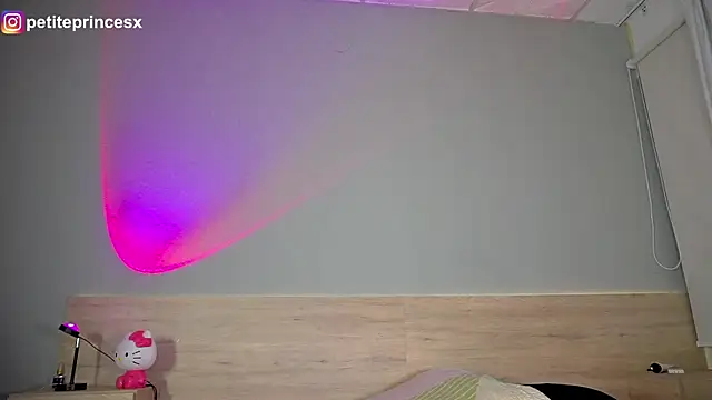 petitevictoria online show from 01.18.25