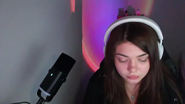 helengilmor online show from 04.07.26