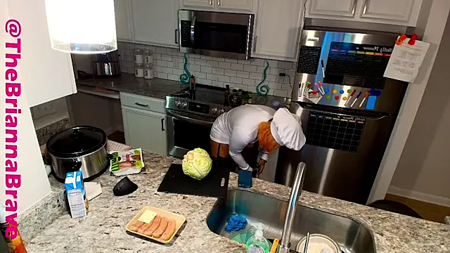 Snapshot of BriannaBrave chatting on 11.23.25 BriannaBrave online show from 11.23.25