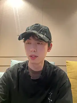 Snapshot of 1a1a1alll chatting on 02.13.25 1a1a1alll online show from 02.13.25