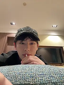 Snapshot of 1a1a1alll chatting on 10.26.25 1a1a1alll online show from 10.26.25