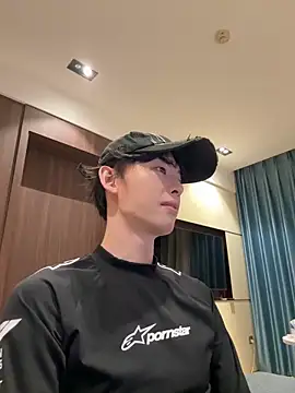 Snapshot of 1a1a1alll chatting on 10.30.25 1a1a1alll online show from 10.30.25