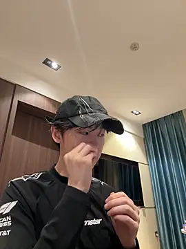 Snapshot of 1a1a1alll chatting on 11.05.25 1a1a1alll online show from 11.05.25