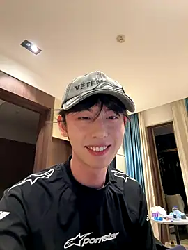 Snapshot of 1a1a1alll chatting on 11.07.25 1a1a1alll online show from 11.07.25