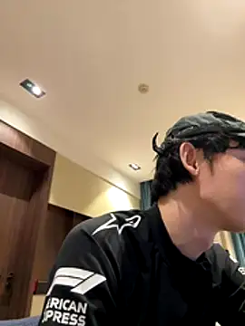 Snapshot of 1a1a1alll chatting on 11.12.25 1a1a1alll online show from 11.12.25