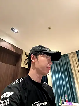 Snapshot of 1a1a1alll chatting on 12.01.25 1a1a1alll online show from 12.01.25