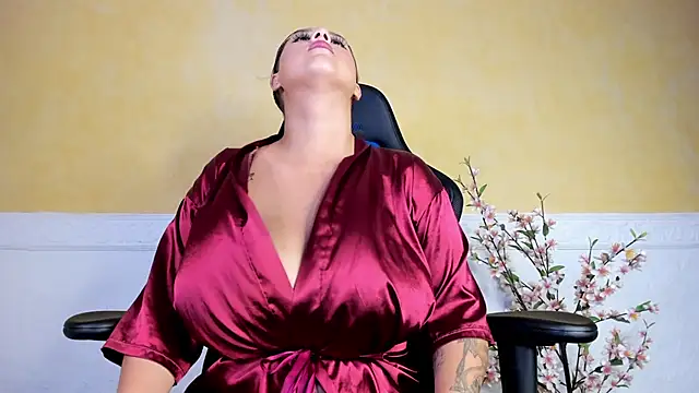 Lau Beauty online show from 01.28.25