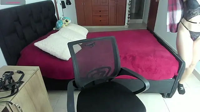 Snapshot of Fiore_Sanz_ chatting on 02.22.25 Fiore Sanz online show from 02.22.25