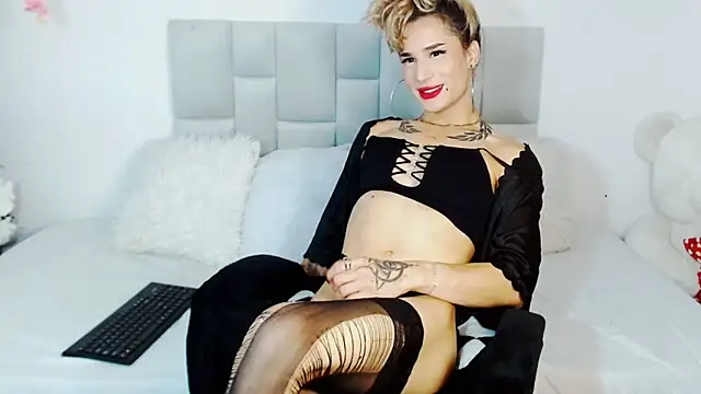 Snapshot of miasmith17 chatting on 03.02.25 miasmith17 online show from 03.02.25