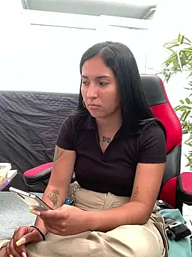 Snapshot of luna_asss chatting on 03.18.25 luna asss online show from 03.18.25