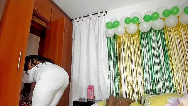 Snapshot of AmbarthSmiith2 chatting on 03.15.25 AmbarthSmiith2 online show from 03.15.25