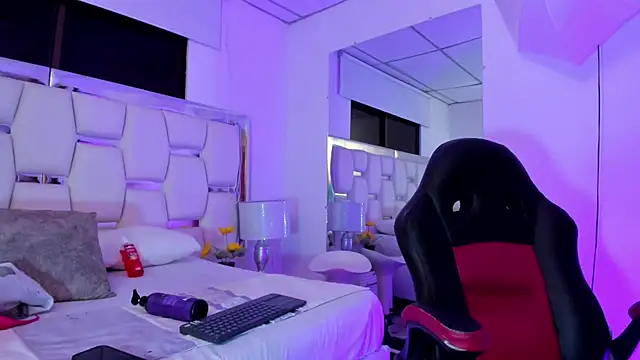 Naomi-Haruno online show from 01.08.25