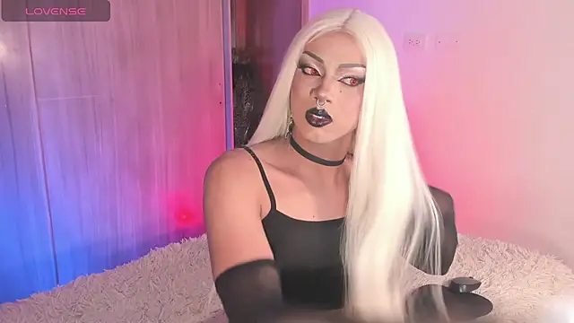 Snapshot of _CINAMON_13_ chatting on 10.02.25 CINAMON 13 online show from 10.02.25