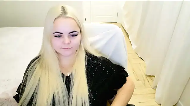 lovely-eyes online show from 12.23.24