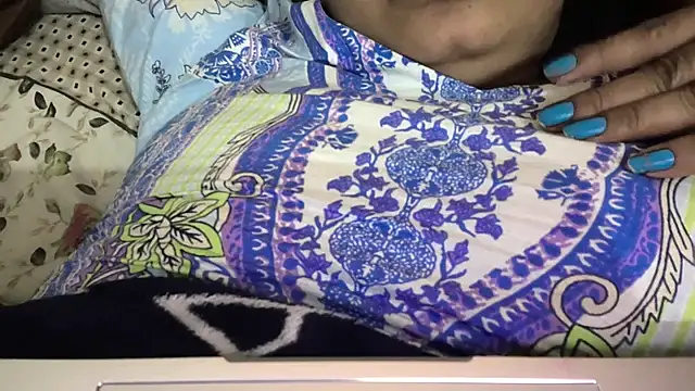 Snapshot of Gulaboo_bhabi chatting on 02.12.25 Gulaboo bhabi online show from 02.12.25