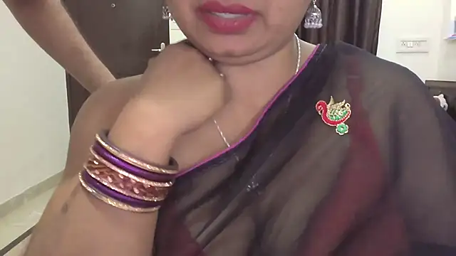 Snapshot of Gulaboo_bhabi chatting on 02.18.25 Gulaboo bhabi online show from 02.18.25
