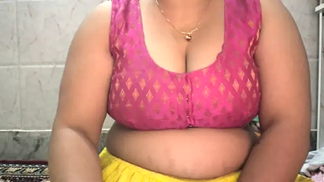 Snapshot of Gulaboo_bhabi chatting on 11.14.25 Gulaboo bhabi online show from 11.14.25