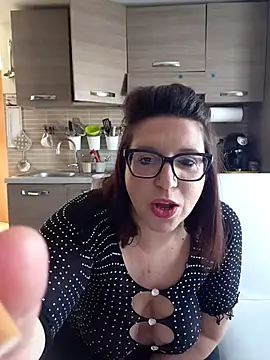 carolyne2023 online show from 04.05.26