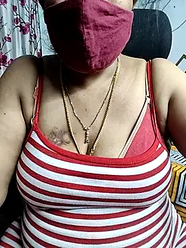 Snapshot of Rani_Darling_99 chatting on 04.19.26 Rani Darling 99 online show from 04.19.26