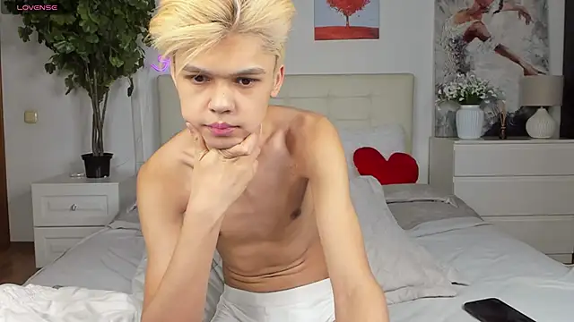 Snapshot of Felix_Rey chatting on 02.14.25 Felix Rey online show from 02.14.25