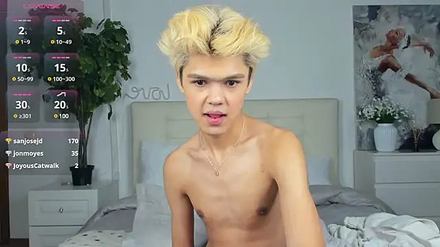 Snapshot of Felix_Rey chatting on 03.07.25 Felix Rey online show from 03.07.25