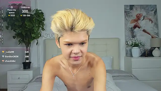 Snapshot of Felix_Rey chatting on 03.10.25 Felix Rey online show from 03.10.25