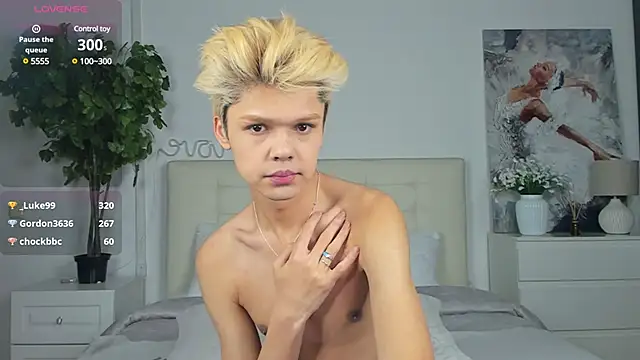 Snapshot of Felix_Rey chatting on 03.10.25 Felix Rey online show from 03.10.25